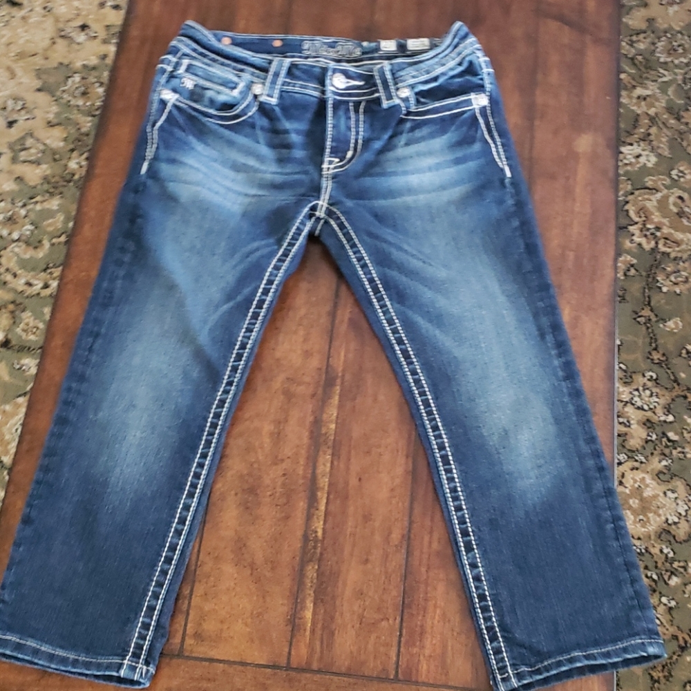 Signature cuffed capris